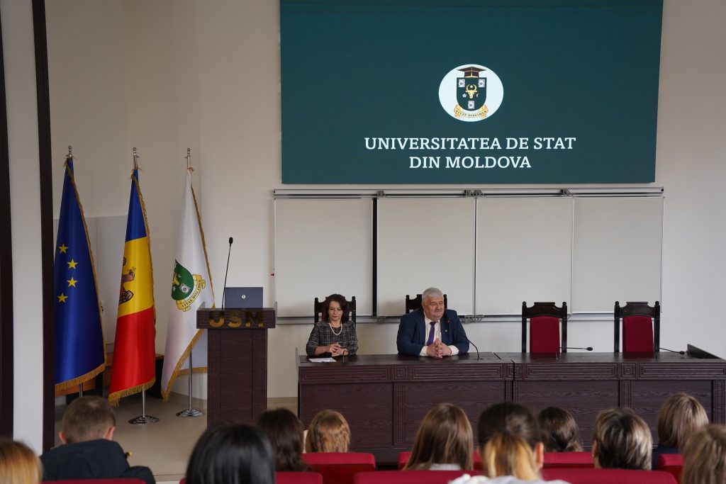 Peste 100 de profesori din țară au absolvit programele de formare continuă oferite de USM