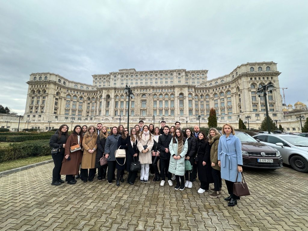 Studenții USM de la Drept și FRIȘPA au vizitat Parlamentul României