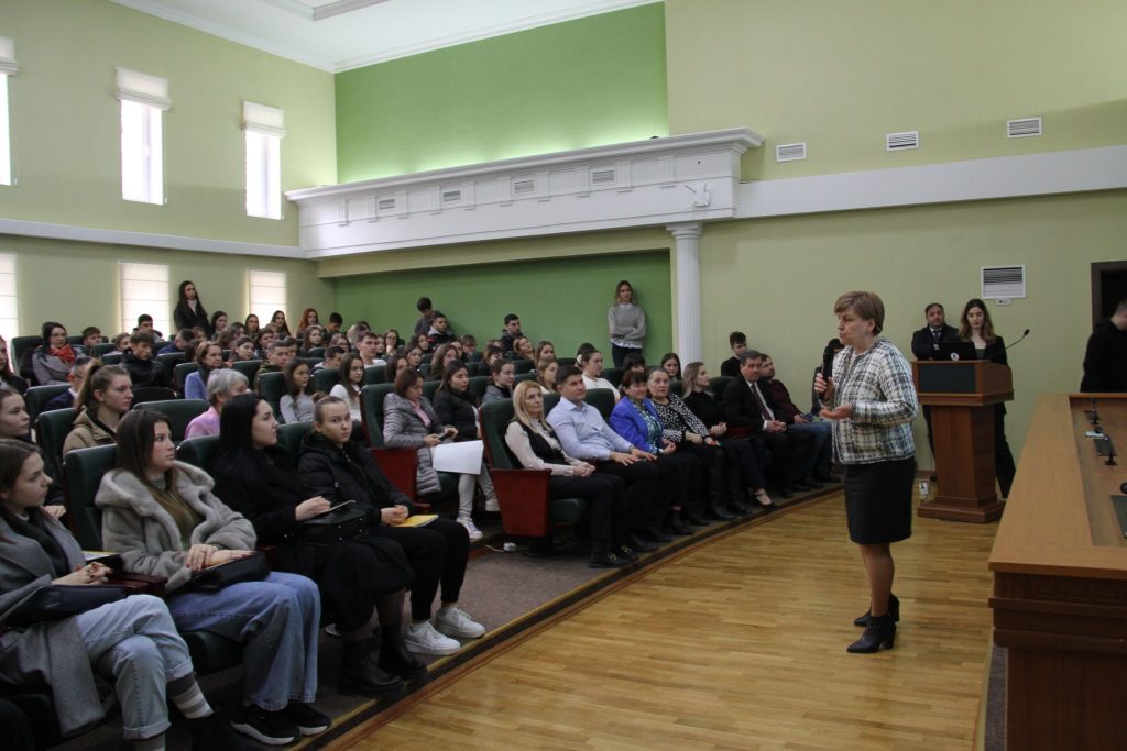 „Student USM pentru o zi”, ziua III – Elevii din țară continuă să vină în număr mare la USM pentru a se familiariza cu mediul academic