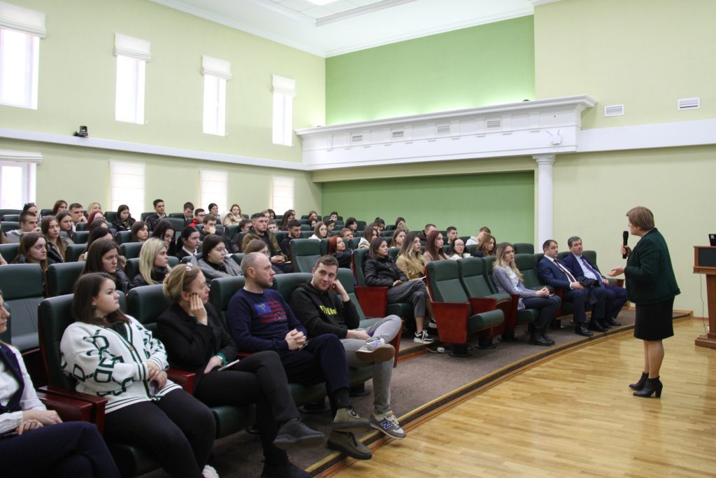 Campania „Student USM pentru o zi”: Noi tineri interesați de oportunitățile oferite de cea mai mare universitate din țară, au vizitat și astăzi Universitatea de Stat din Moldova