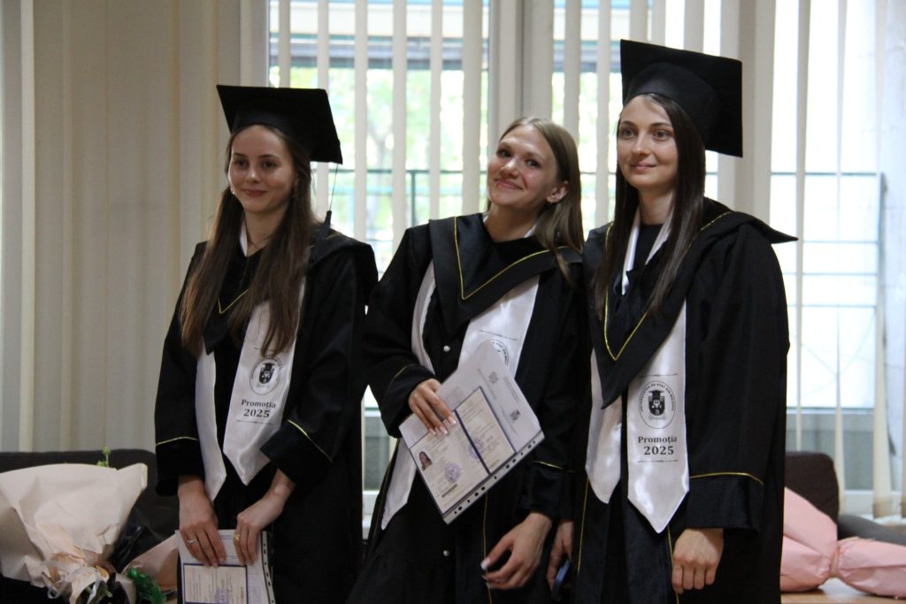 Promoția 2025 a Facultății de Litere: 250 de absolvenți au sărbătorit finalizarea studiilor superioare la Licență și Master