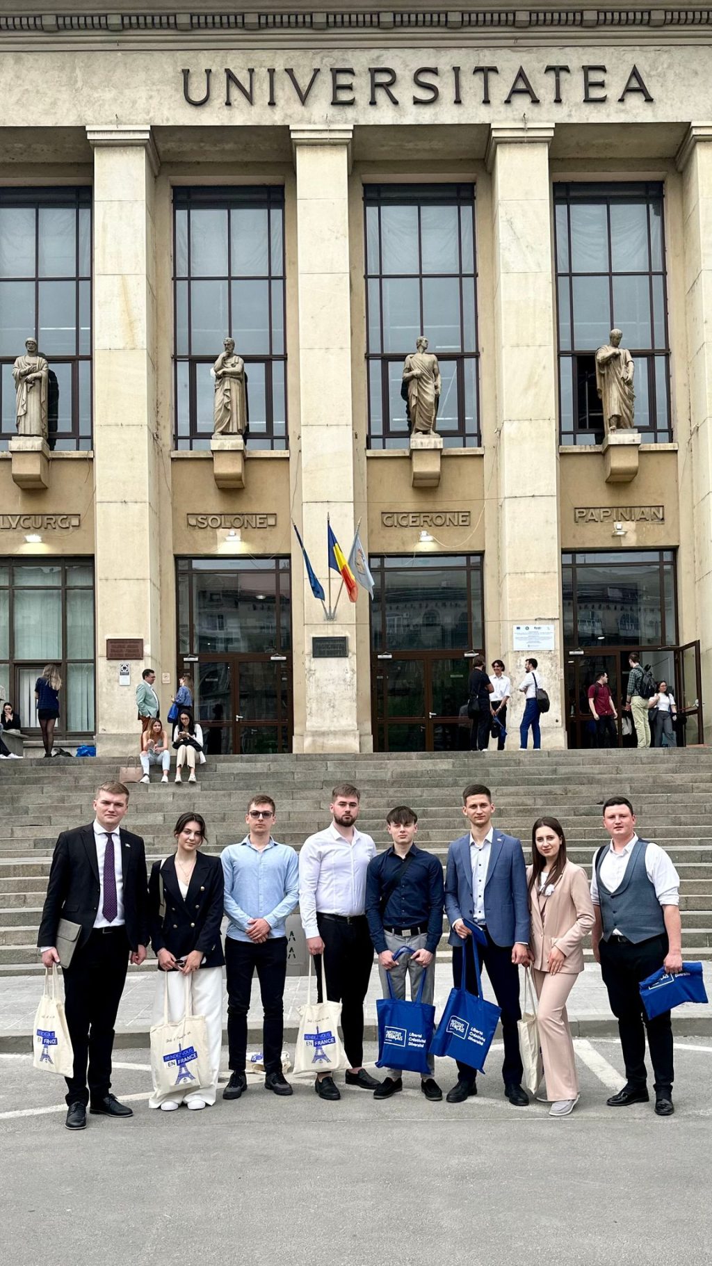 Studenții Filierei Francofone a Facultății de Drept a USM au fost premiați la Concursul Internațional de Elocință, organizat de Colegiul Juridic Franco-Român de Studii Europene din București