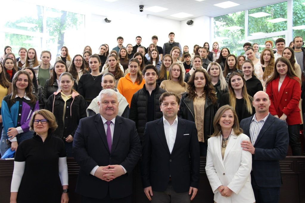 Studenții USM – invitați  să aplice la programul de stagii în serviciul public, ediția 2024