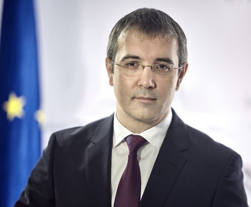 ANUNȚ privind susținerea publică a tezei de doctor în drept