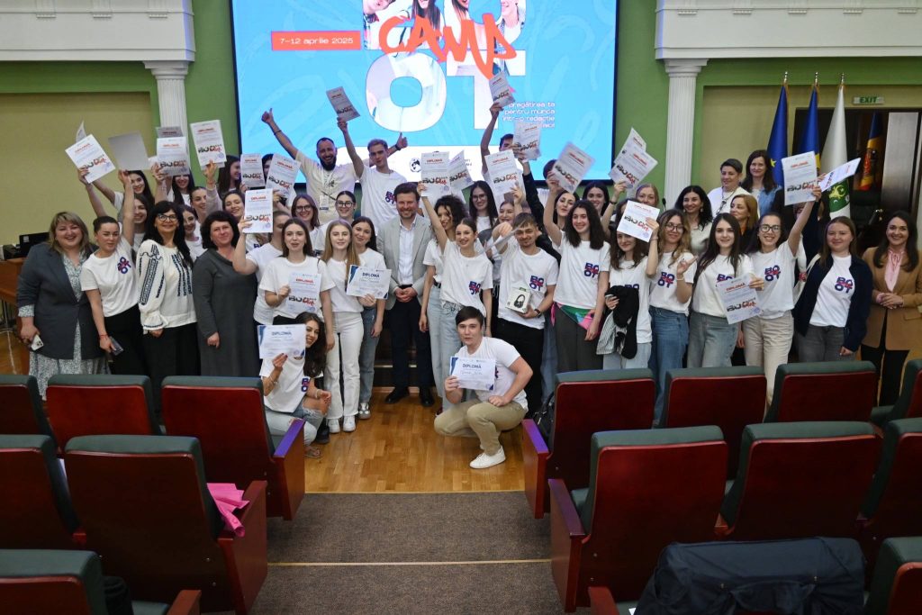 Facultatea de Jurnalism și Științe ale Comunicării a premiat participanții la primul BootCamp organizat în parteneriat cu Școala de Jurnalism din Moldova