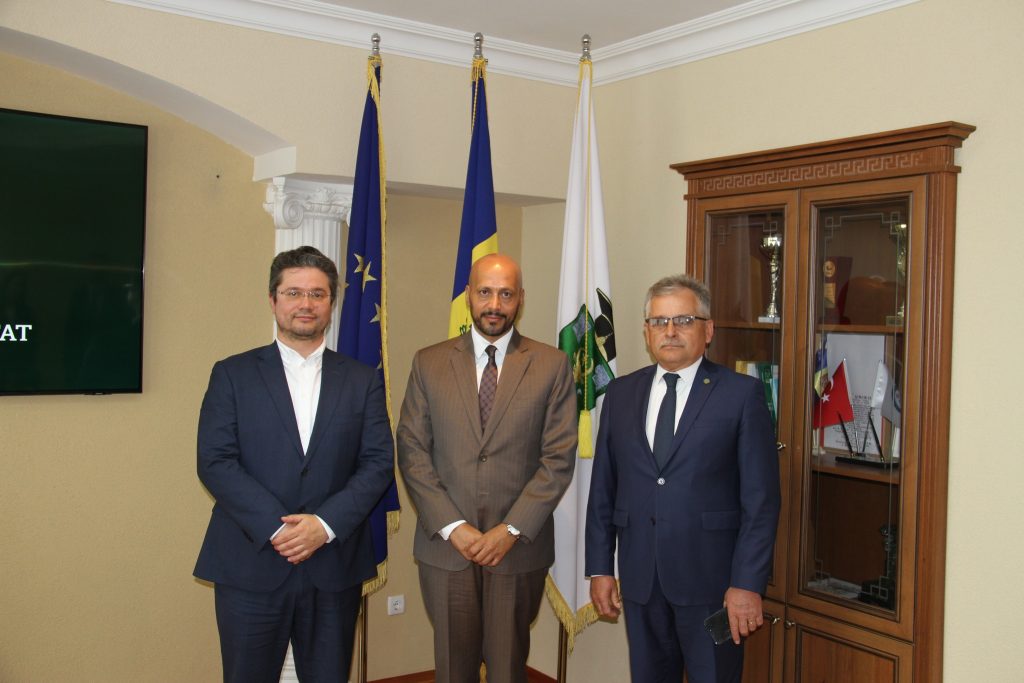 𝗦𝘁𝗿𝗮𝘁𝗲𝗴𝗶𝗶 𝘀̗𝗶 𝗽𝗿𝗶𝗼𝗿𝗶𝘁𝗮̆𝘁̗𝗶 𝗮𝗹𝗲 𝗽𝗼𝗹𝗶𝘁𝗶𝗰𝗶𝗶 𝗲𝘅𝘁𝗲𝗿𝗻𝗲 – 𝗟𝗲𝗰𝘁̗𝗶𝗲 𝗽𝘂𝗯𝗹𝗶𝗰𝗮̆ 𝗽𝗲𝗻𝘁𝗿𝘂 𝘀𝘁𝘂𝗱𝗲𝗻𝘁̗𝗶𝗶 𝗨𝗦𝗠 𝘀𝘂𝘀𝘁̗𝗶𝗻𝘂𝘁𝗮̆ 𝗱𝗲 𝗔𝗺𝗯𝗮𝘀𝗮𝗱𝗼𝗿𝘂𝗹 𝗗𝗿. 𝗧𝘂𝗿𝗸𝗶 𝗔𝗯𝗱𝘂𝗹𝗹𝗮 𝗭𝗮𝗶𝗱 𝗔𝗹-𝗠𝗮𝗵𝗺𝗼𝘂𝗱