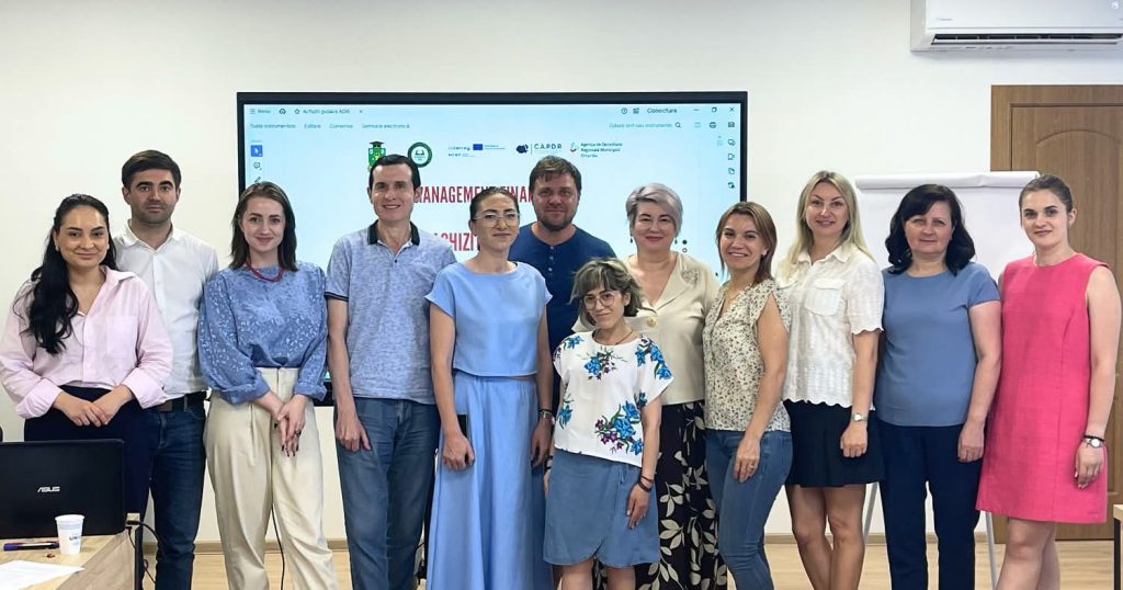 Cursul „Management financiar și achiziții publice”, organizat de Școala de Administrație Publică a USM în colaborare cu ADR Chișinău, s-a finalizat cu succes