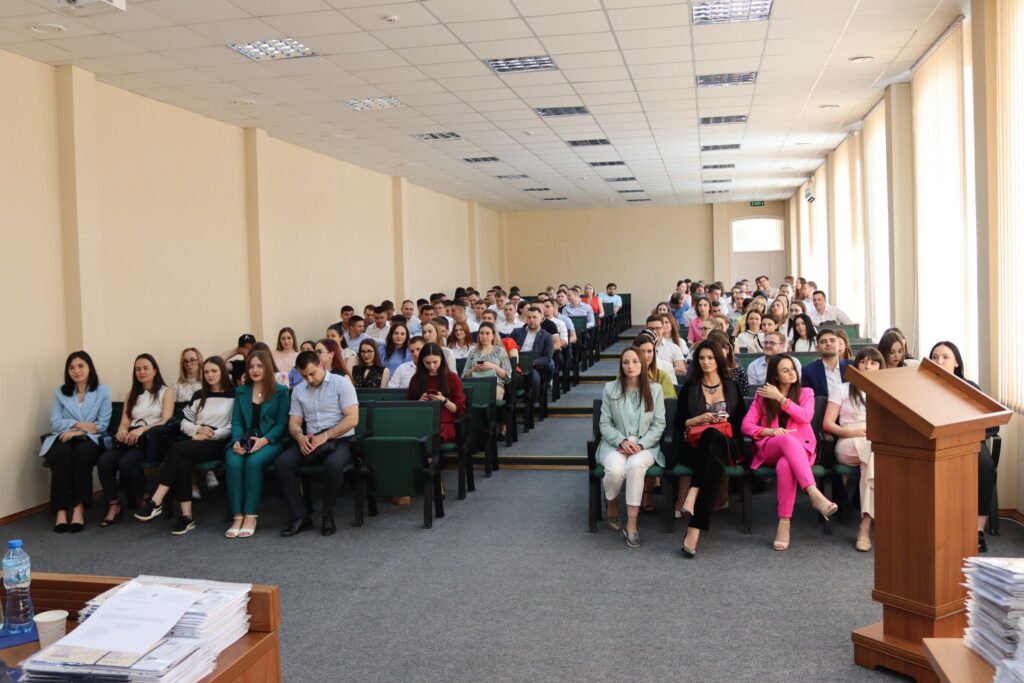 O nouă generație de absolvenți ai USM: peste 200 de studenți au absolvit cu succes programele de Master a Facultății de Drept