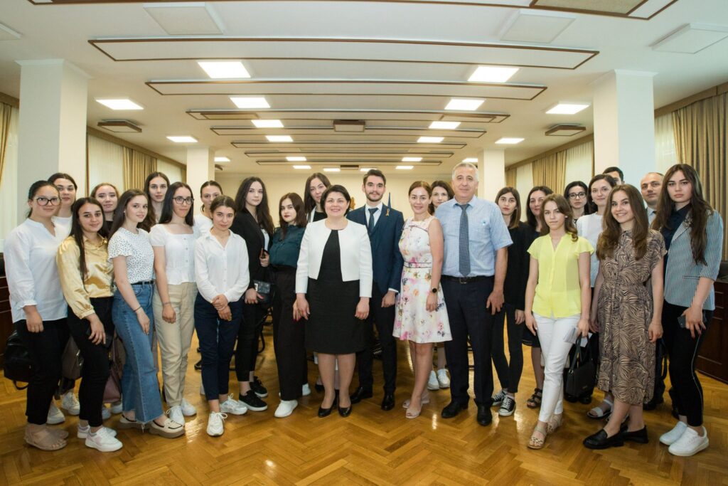 Studenții Facultății Relații Internaționale, Științe Politice și Administrative a USM – în vizită la Guvern