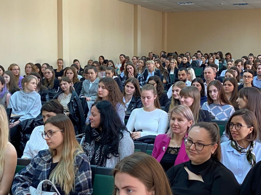 Viitorii traducători de la Facultatea de Litere au celebrat cea de-a 76-a aniversare a USM și Ziua Internațională a Traducătorului