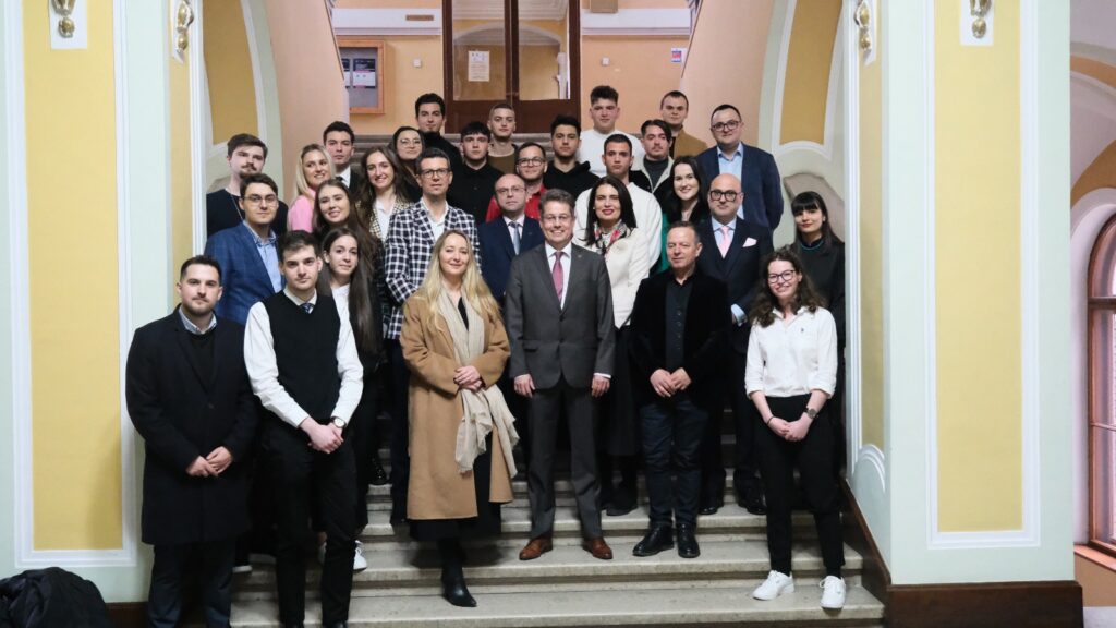 Studenții Facultății de Drept au participat la Hexagonul Facultăților de Drept de la Cluj-Napoca, ediția 2023