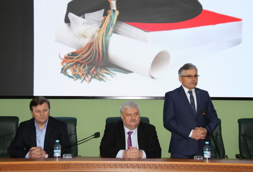 O nouă promoție de masteranzi USM au absolvit programele de Master –  Administrare Publică și Relații Internaționale