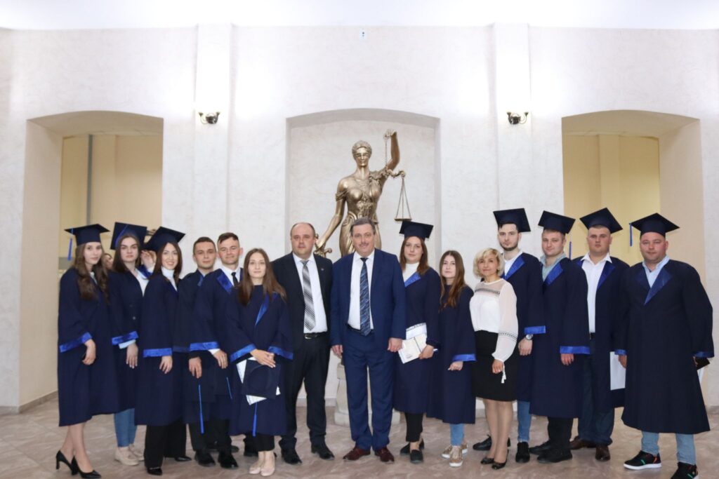 Peste 200 de studenți ai Universității de Stat din Moldova au absolvit programele de Master în Drept