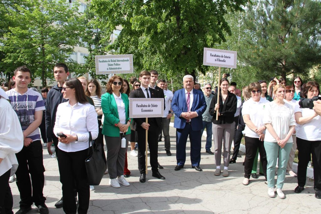 Peste 500 de elevi din țară, dornici să crească profesional, au vizitat astăzi Universitatea de Stat din Moldova