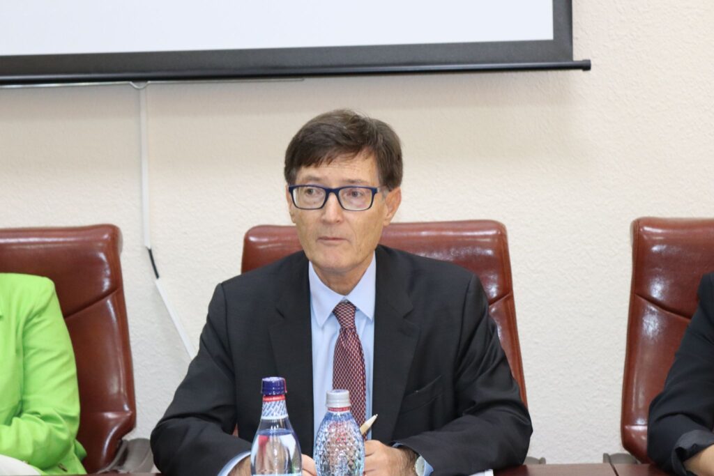 Ambasadorul Franței în Republica Moldova a susținut o lecție publică pentru studenții de la Filiera Francofonă a Facultății de Drept a USM
