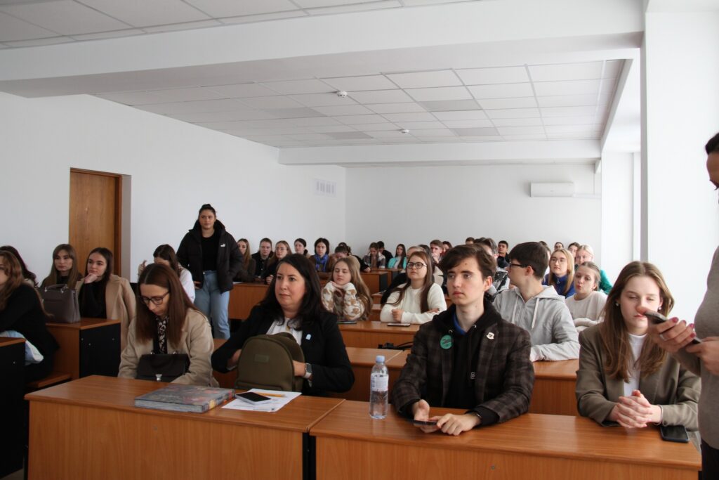 Conferințele FRIȘPA: Studenții – în dialog cu profesorul William Rivenbark, Școala de Guvernare a Universității Carolinei de Nord