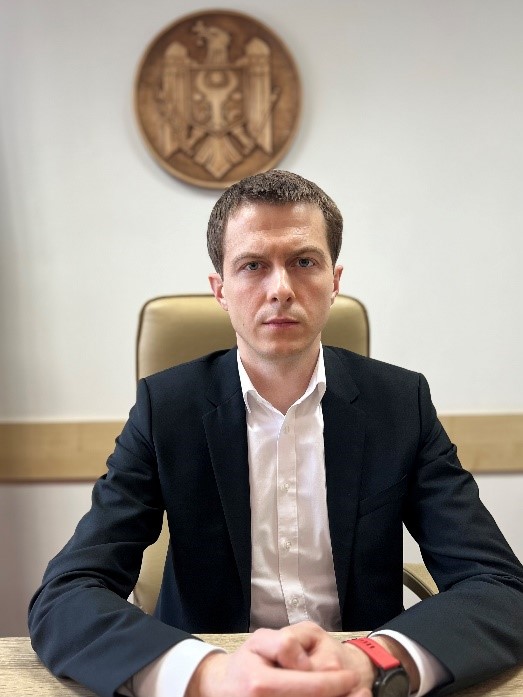 ANUNȚ privind susținerea publică a tezei de doctor în drept