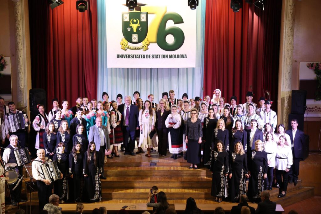 USM-iștii au talent artistic! Pe scena Casei de Cultură USM au evoluat cei mai talentați studenți ai Facultății de Arte Frumoase cu ocazia aniversării a 76 de ani de la fondarea instituției