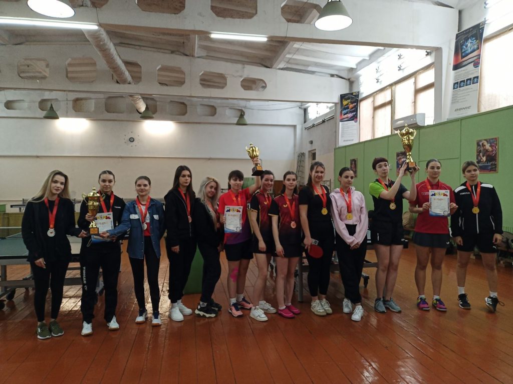 Sportivii noștri continuă să obțină performanțe frumoase: Echipele USM au câștigat Locul I și II la Competiția între universități la Tenis de masă