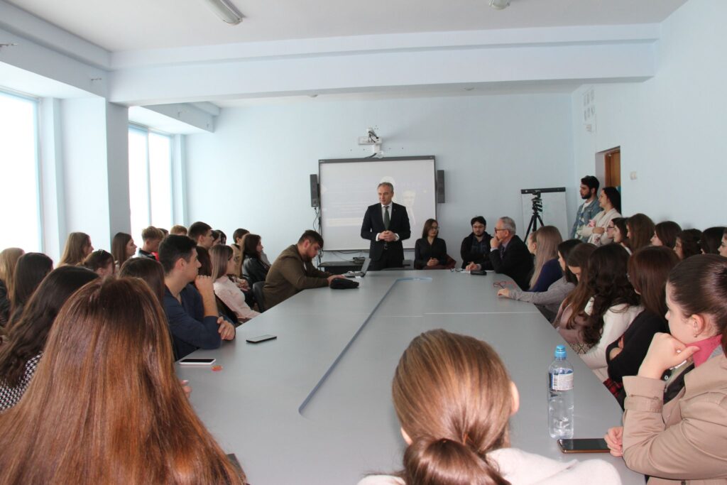 Lecție publică la FRIȘPA susținută de către Veaceslav Dobîndă, Secretar de Stat al Ministerului Afacerilor Externe şi Integrării Europene al Republicii Molodova