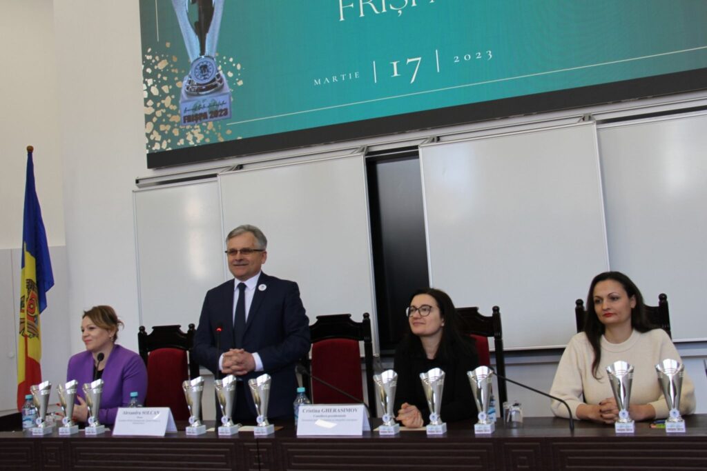 Cei mai buni studenți de la Facultatea Relații Internaționale Științe Politice și Administrative a USM au fost premiați în cadrul GALEI STUDENTULUI FRIȘPA