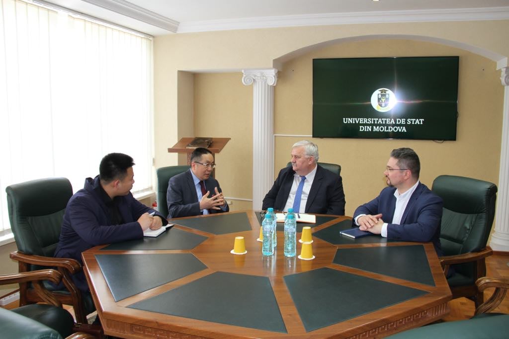 Ambasadorul Chinei în vizită la Universitatea de Stat din Moldova