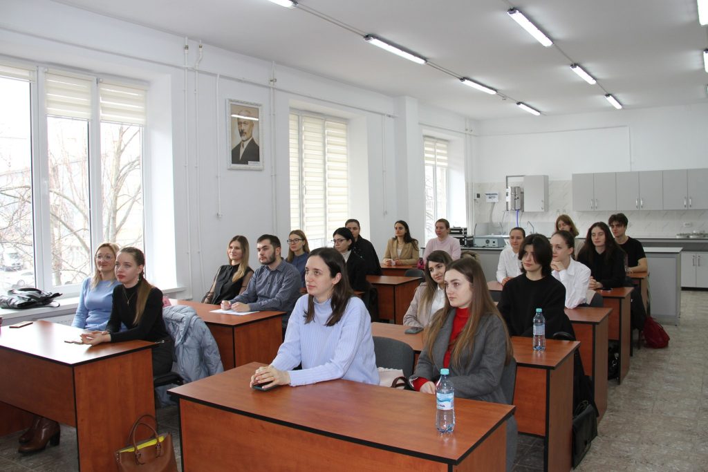 Studenții USM – informați despre perspectivele dezvoltării profesionale ale unui tânăr specialist angajat în domeniul educațional