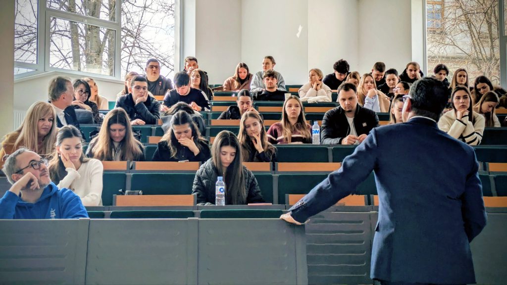 Discuții despre transformările geopolitice globale în cadrul unei prelegeri susținute de Raj M. Desai la USM