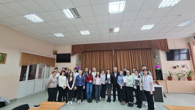 103 cărți la 103 ani de la Marea Unire pentru Liceul Teoretic „Gheorghe Palade” din s. Puhoi, r-nul Ialoveni
