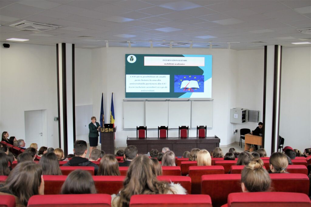 Alți peste 300 de liceeni au participat la Campania „Student USM pentru o zi”