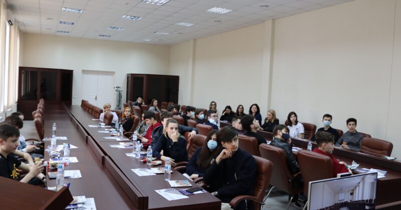 Elevii din țară continuă să aleagă Universitatea de Stat din Moldova pentru vizitele de studiu