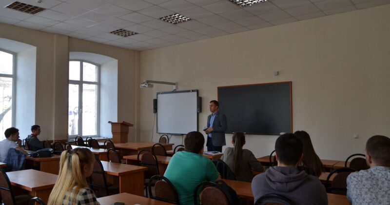Directorul Biroului Migrație și Azil a ținut lecția publică – ”Protecția victimelor conflictelor armate”, pentru studenții Ciclului I ai Facultății de Drept a USM