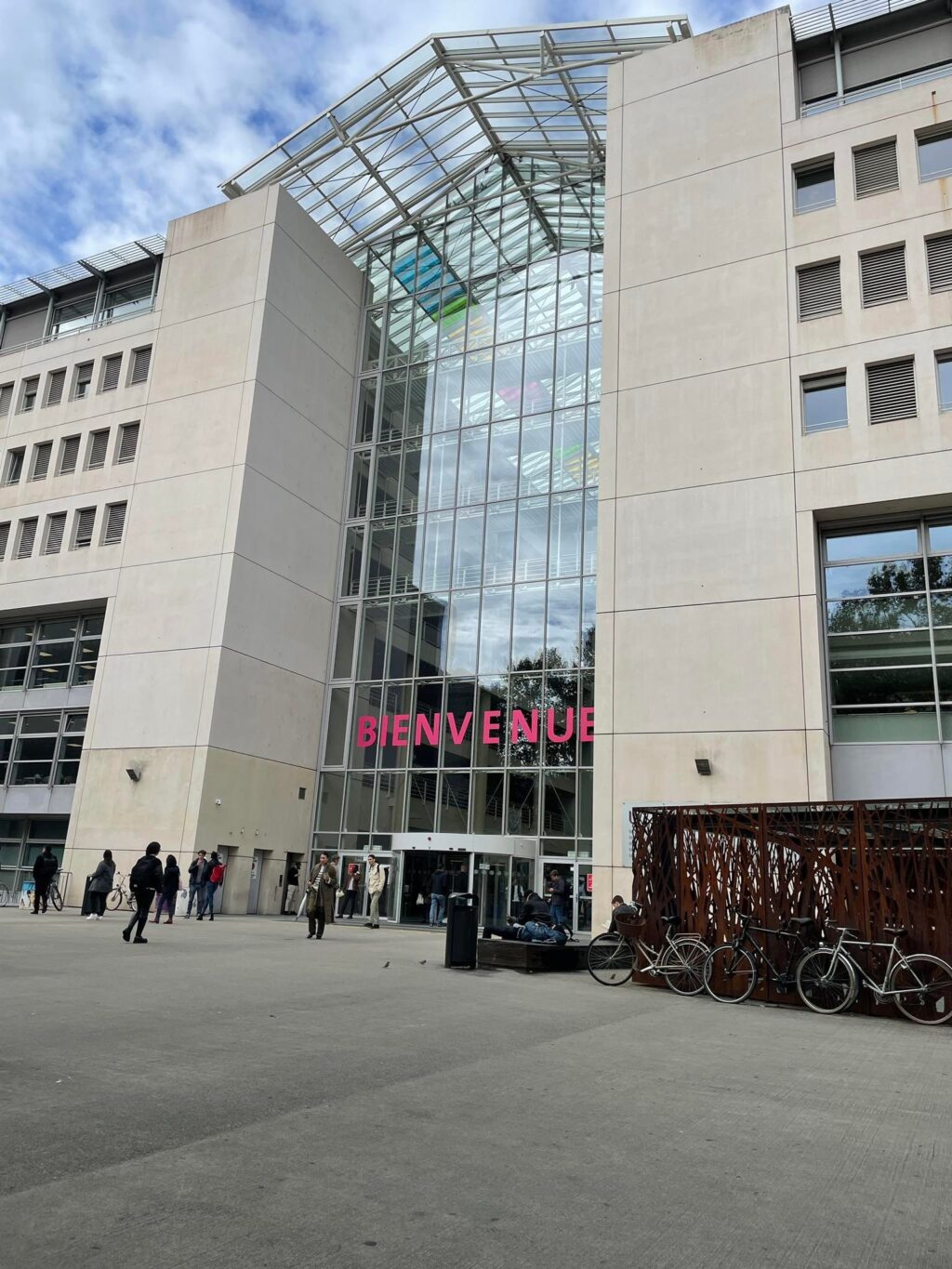 Studenta Iulia Rotaru de la Facultatea de Drept a Universității de Stat din Moldova evocă primele impresii despre mobilitatea academică la Universitatea din Geneva, Elveția