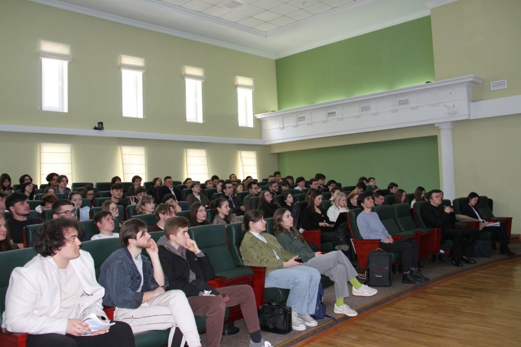 Lecție publică susținută de profesorul japonez Koji Mikami la Universitatea de Stat din Moldova