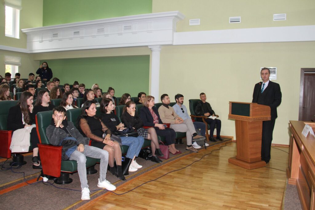 Iulian CHIFU, Consilier de stat pentru Politica Externă, Securitate și Afaceri Strategice al Prim-Ministrului României –  în dialog cu studenții FRIȘPA