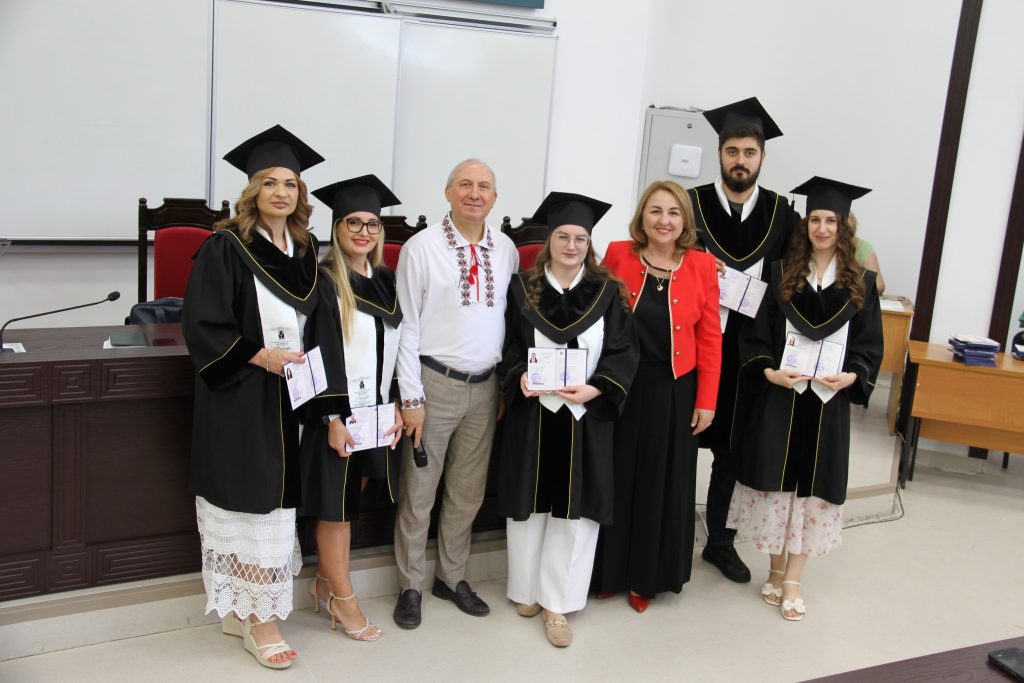 Absolvenții Facultății de Biologie și Geoștiințe a USM, Promoția 2025, au primit Diplomele de absolvire