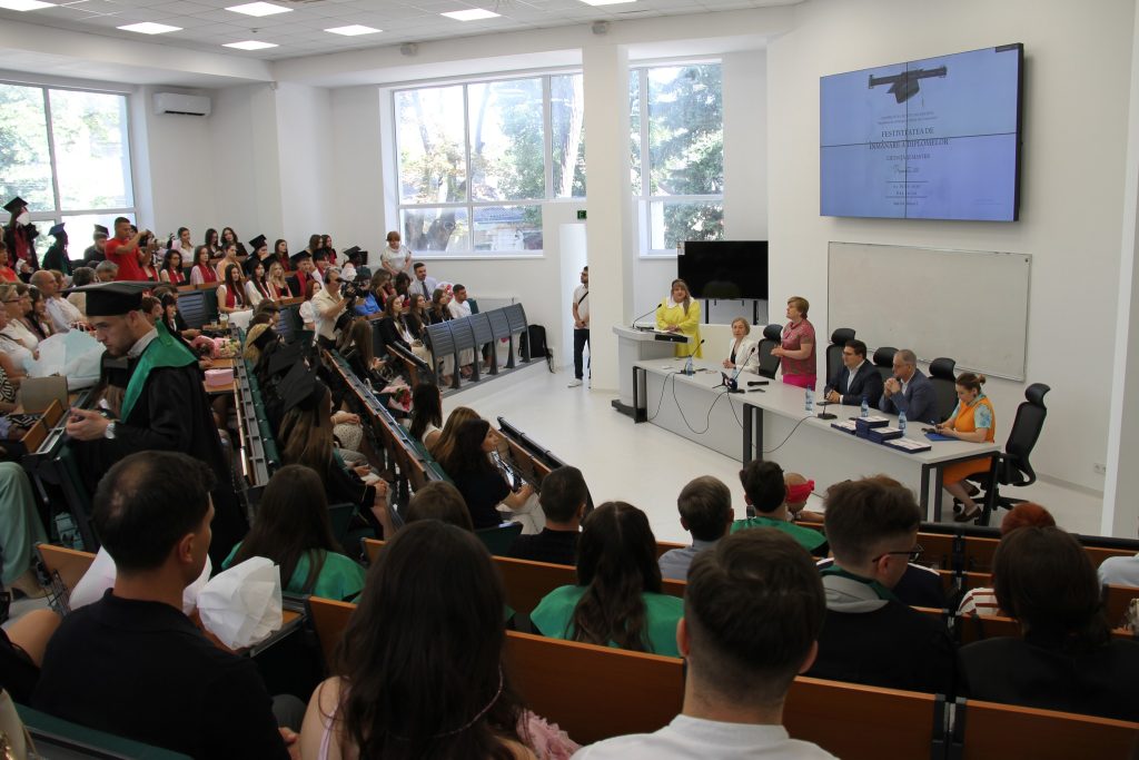 Final de studii, început de carieră: Absolvenții FJȘC sunt pregătiți să devină noii specialiști de pe piața mediatică din țară