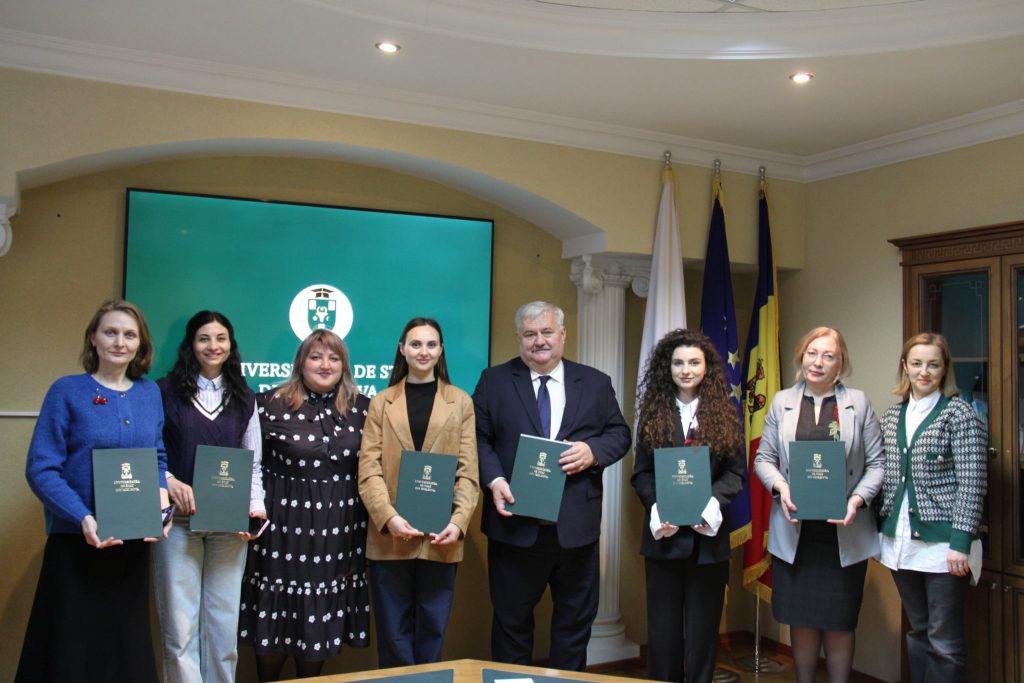 Universitatea de Stat din Moldova anunță extinderea parteneriatelor educaționale prin inițierea acordurilor de colaborare cu trei instituții media din Republica Moldova, în vederea consolidării și implementării modelului de învățământ dual la specialitatea Jurnalism și procese mediatice.