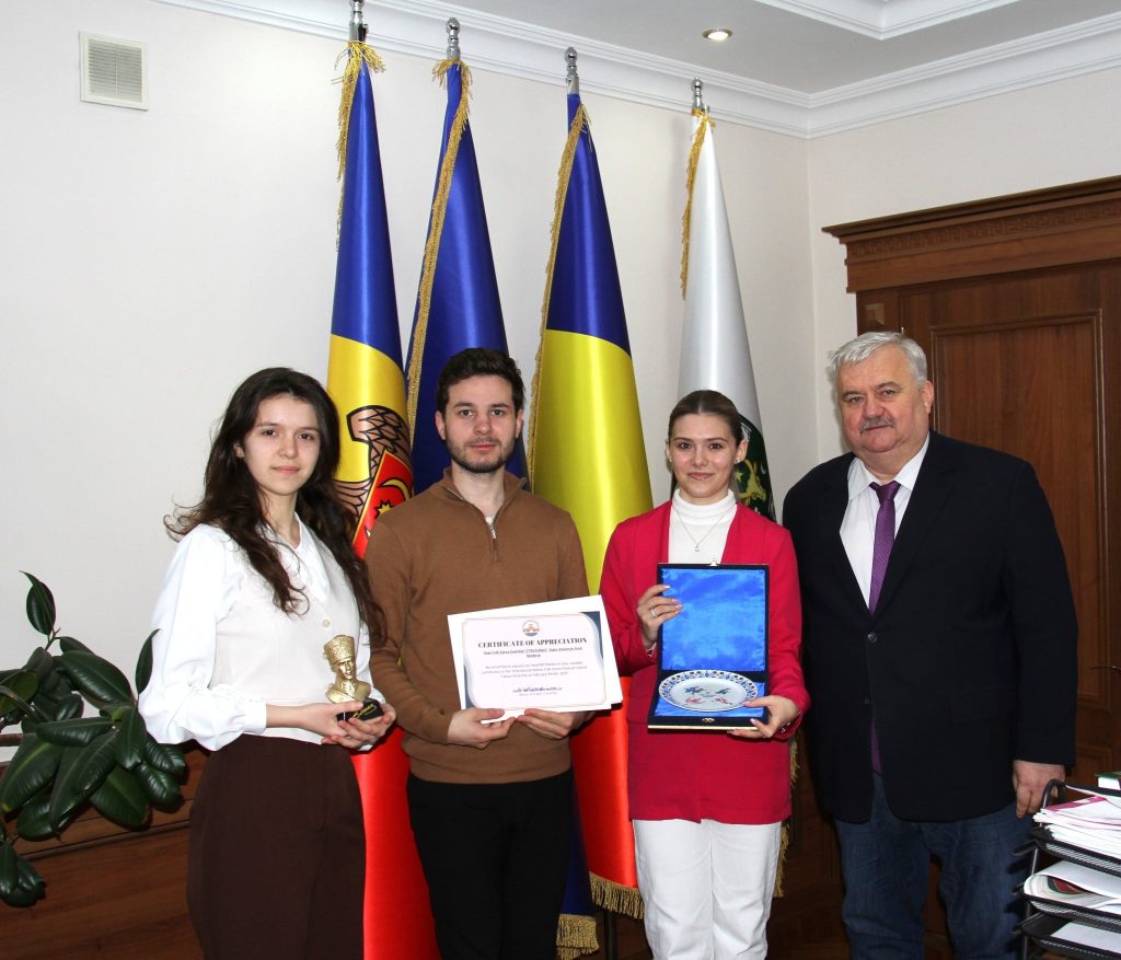 Rectorul USM, Igor Șarov a felicitat Ansamblul de Cântece și Dansuri Populare „Struguraș” pentru participarea la Festivalul Studențesc „International Balkan Folk Festival” din Turcia