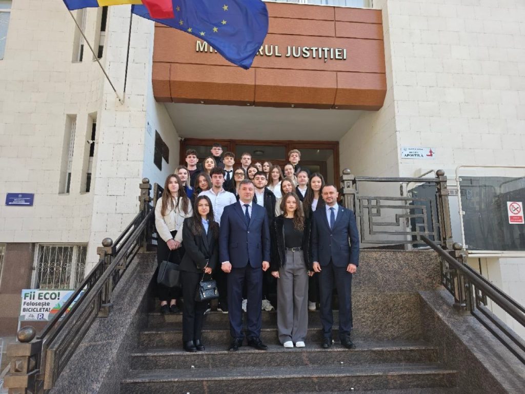Experiență practică în drept administrativ la Ministerul Justiției pentru studenții USM
