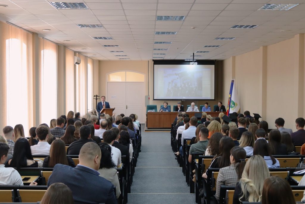 O nouă generație de absolvenți ai USM: 155 de studenți au absolvit cu succes programele de Master a Facultății de Drept