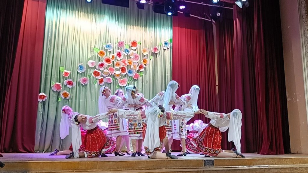 Spectacol artistic organizat la Casa de Cultură a Universității de Stat din Moldova