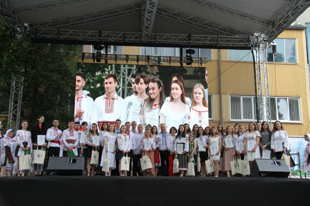 USM și-a desemnat șefii de promoție. Cei mai buni absolvenți ai anului 2022 au fost premiați în cadrul Galei Performanțelor