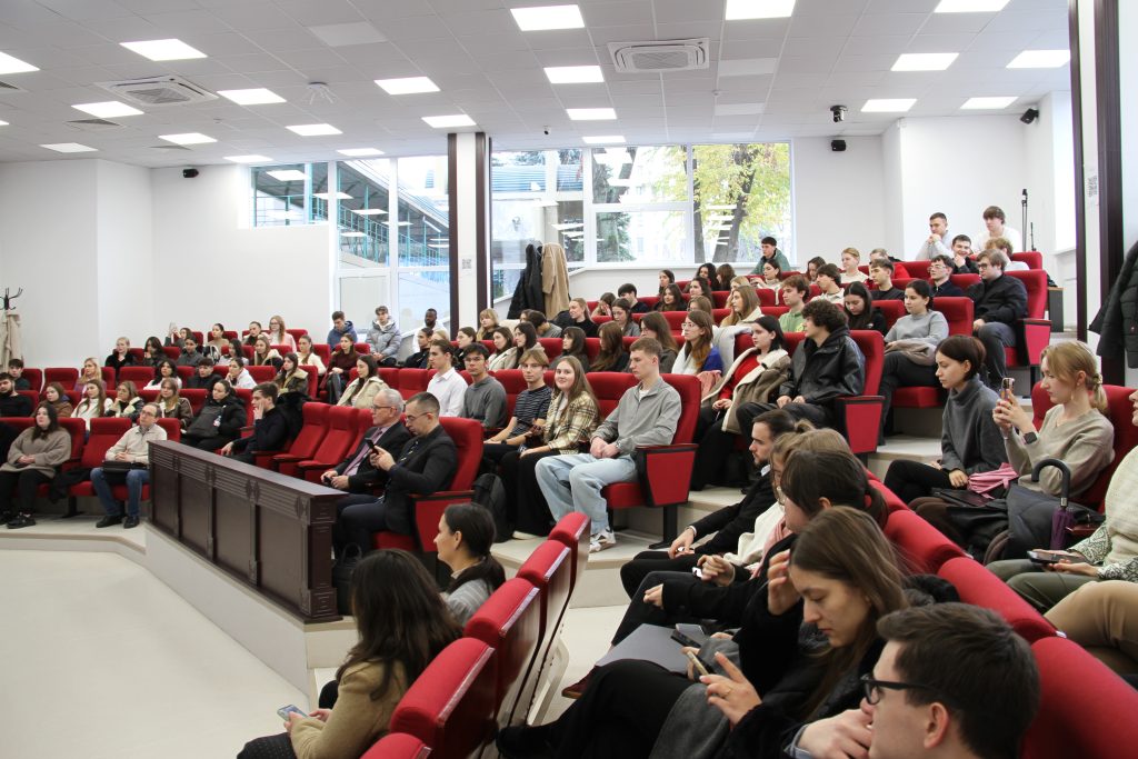Ambasadorul Japoniei în Republica Moldova, E.S. Yamada Yoichiro, în vizită la Universitatea de Stat din Moldova