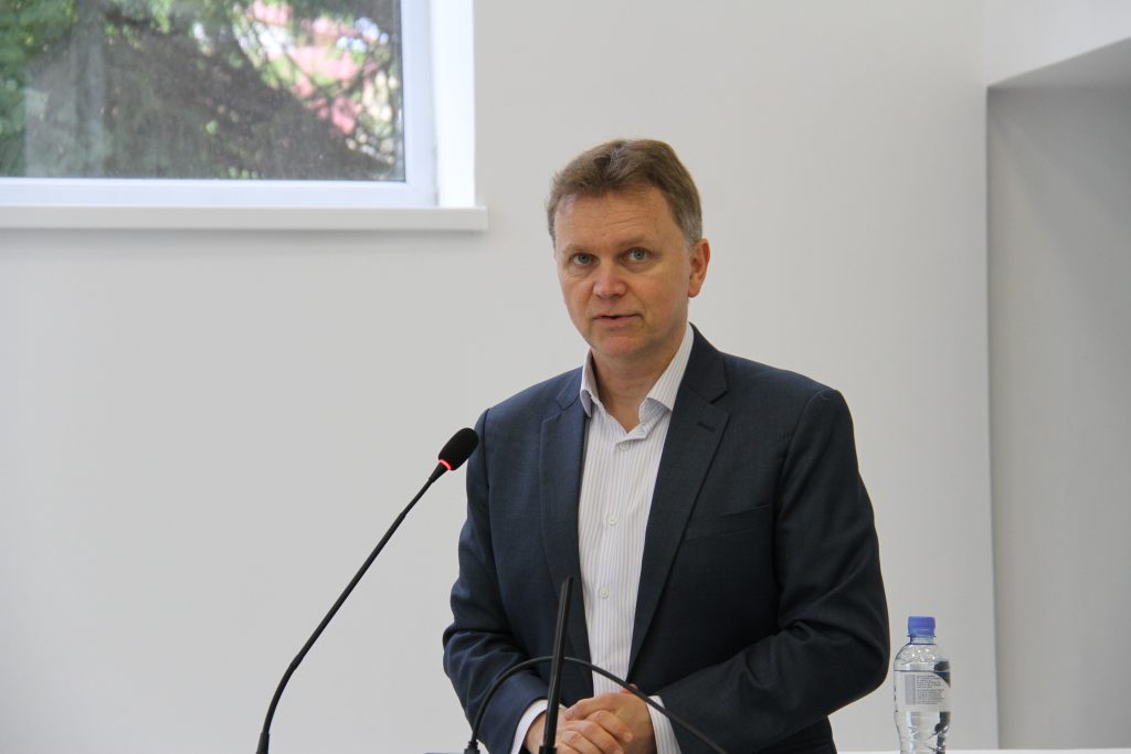 Prelegere despre medierea conflictelor globale, susținută de expertul internațional Paul Dziatkowiec