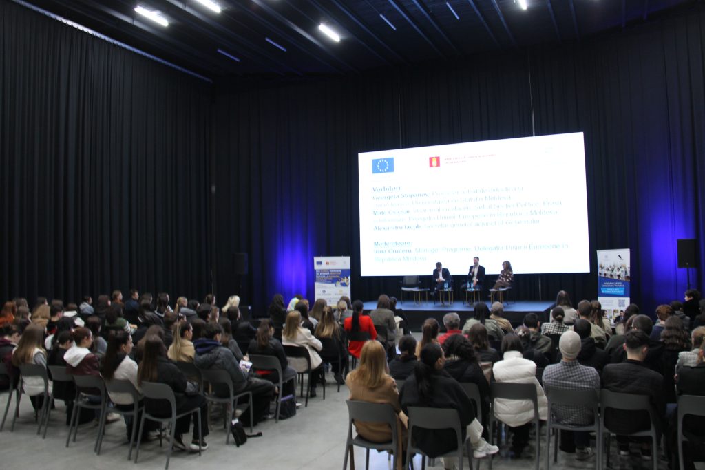 Studenții USM – încurajați să se înscrie la cea de-a V-a ediție a Programului de stagii în sistemul administrativ public