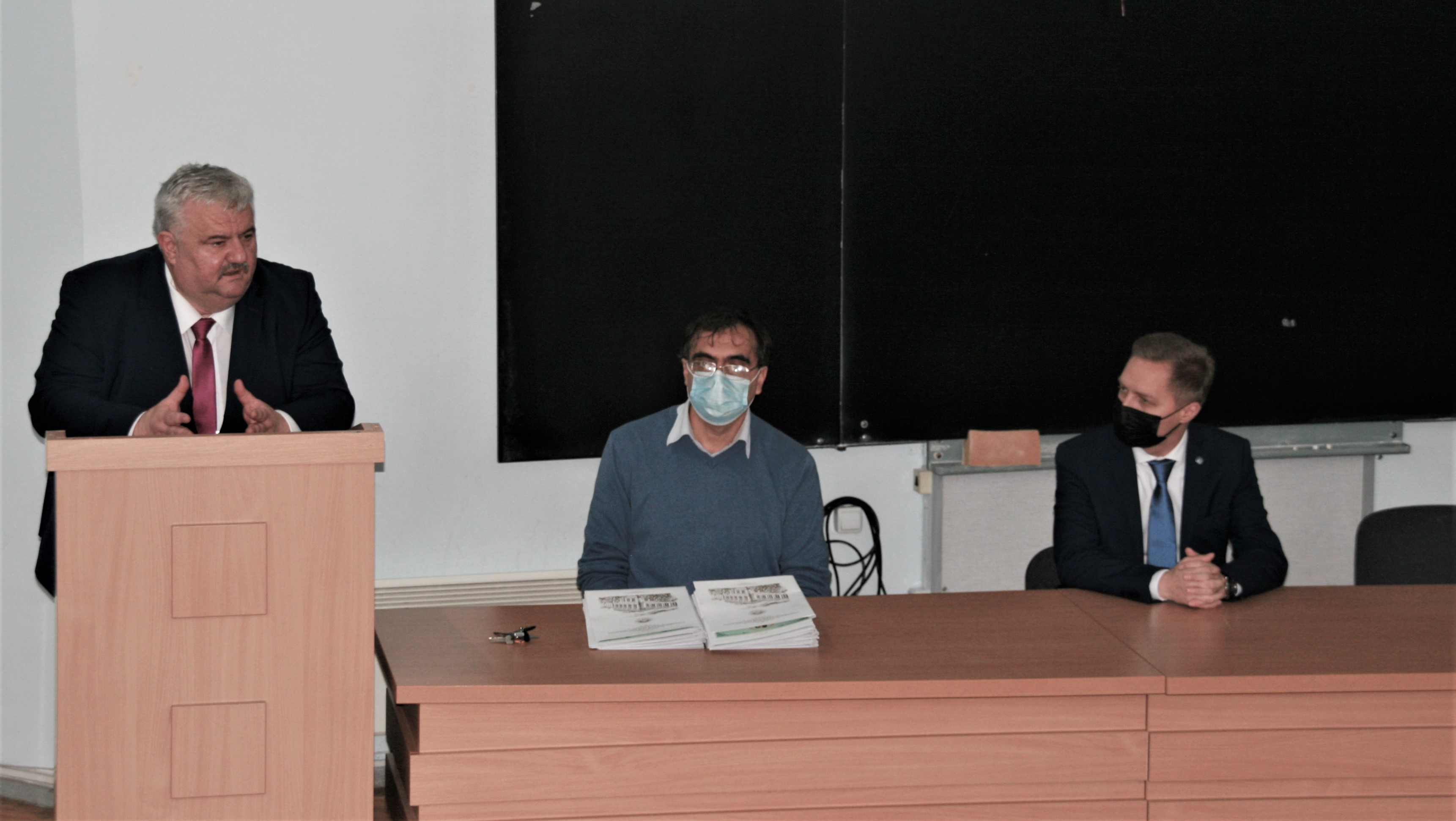 Rectorul USM, Igor ȘAROV și Secretarul de stat al DRRM, Adrian DUPU au discutat cu cadrele didactice ale Facultății de Istorie și Filosofie