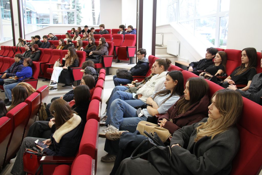 Alți 300 de elevi din Chișinău au pășit, în această săptămână pragul Universității de Stat din Moldova