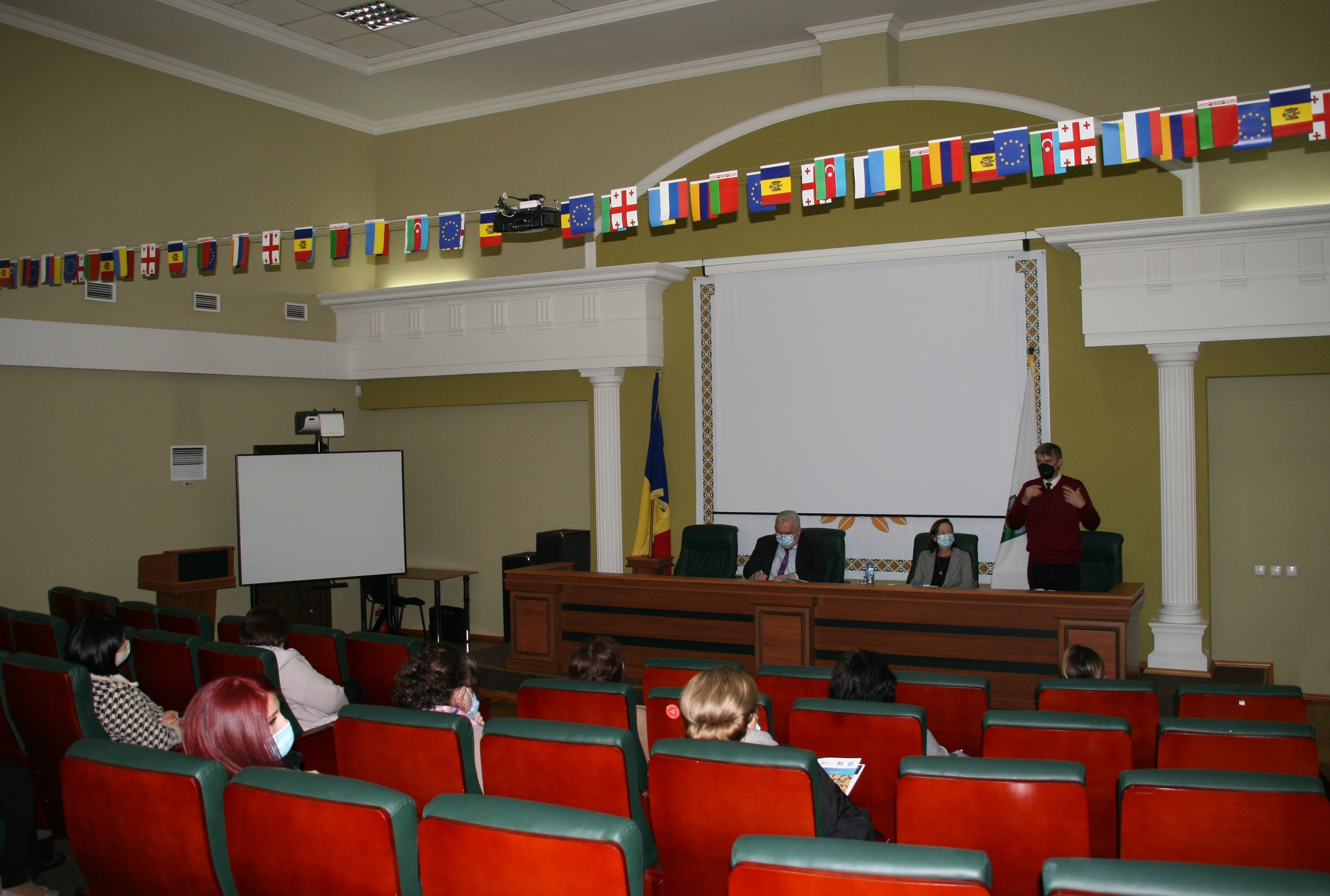 13 profesori de istorie participă la seminarul „Promovarea dialogului și consolidarea minorităților” organizat de Universitatea de Stat din Moldova și Moldova Institut Leipzig