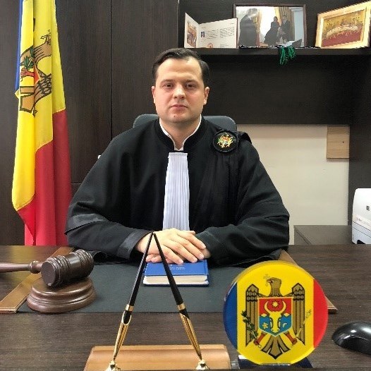ANUNŢUL PRIVIND SUSŢINEREA TEZEI DE DOCTORAT  ÎN DREPT